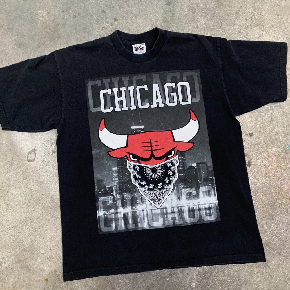 Vintage Chicago Bulls Basket Ball Graphic T Shirt